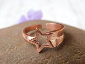 Bague en cuivre artisanale exclusive avec un aspect antique élégant pour les détaillants de bijoux et les fournisseurs de cadeaux - Product Image 1