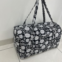 Siyah Çiçek Desenli Kapitone Seyahat Çantası Kadın El Yapımı Pamuklu Spor Büyük Kapasiteli Hafif Vintage Moda Spor Çantası Omuz Askılı