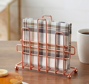 Elegante Porta Servilletas de Alambre Metálico, Diseño Duradero con Acabado en Cobre, Perfecto para la Organización de la Mesa y Decoración del Comedor - Product Image 4