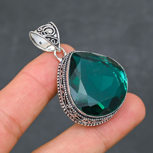 Magnifique pendentif en apatite verte, pierre précieuse synthétique, très demandé, en argent sterling 925, fait main, bijou statement, cadeau pour femme - Product Image 1