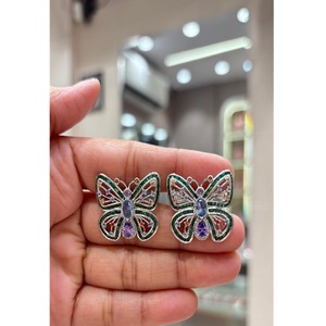Boucles d'oreilles clous élégantes en laiton plaqué argent de qualité supérieure avec zircon, design tendance pour femme, idéales pour mariage et soirée, style mode - Product Image 1
