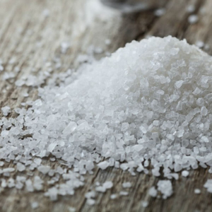 Cristaux de sel blanc de mer grossiers pour la cuisine et l'assaisonnement culinaire, ingrédient de sel comestible naturel - Product Image 1