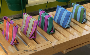 Estuche cosmético de moda superior con cremallera y logotipo personalizado de calidad superior Caja de maquillaje de nailon reciclado a rayas duradera para viajes - Product Image 2