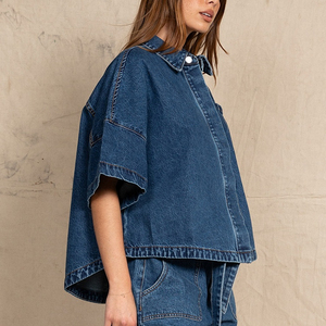 Camisas de mezclilla azules oversize para mujer 2026 al por mayor, de manga larga con botones, ajuste regular, top corto sexy de verano, lavado claro - Product Image 2