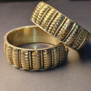 Brazalete de Latón Texturizado con Diseño de Nervaduras Verticales - Brazalete de Metal Pulido en Tono Dorado Vintage - Acabado Manual de Alta Calidad - Product Image 4