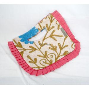 Sac messager Kantha à fermeture magnétique, dernier design, fabriqué en Inde, le plus vendu, pour femmes, disponible au prix de gros. - Product Image 1