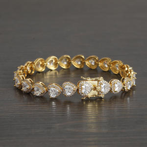 Bracelet religieux en diamants plaqué or 18 carats, design croix, diamants naturels taille brillant ronde couleur G, bijoux unisexe à vendre - Product Image 3