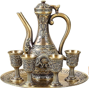 Ensemble élégant en argent et or avec des gravures florales complexes et un plateau assorti. Décor haut de gamme disponible à prix de gros. - Product Image 4