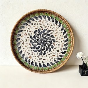 Bandeja Decorativa Redonda de Ratán Hecha a Mano con Madreperla, Cesta de Pared Estilo Boho, Plato para Servir en la Sala de Estar - Product Image 3