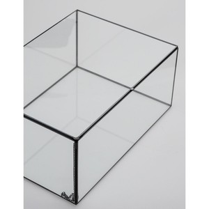 Construit avec une structure métallique durable et des panneaux en verre transparent, cet organisateur de bijoux sublime votre collection. - Product Image 2