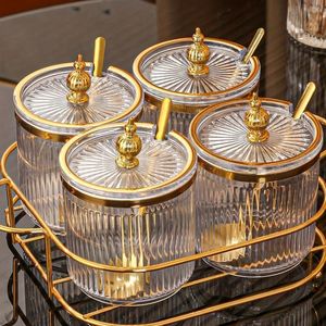Ensemble de 4 pots en verre à bord doré avec couvercles et cuillères pour servir des collations et des apéritifs lors de fêtes - Product Image 1