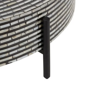 Mesa de centro redonda de lujo hecha a mano con incrustaciones de nácar y patas de metal negro, mosaico de conchas, para sala de estar, de Vietnam. - Product Image 4