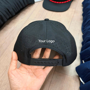 หมวกเบสบอลแบบ Snapback 5 ชิ้นส่วน ผ้าโพลีกันน้ำ ปีกหมวกแบน พร้อมโลโก้ปัก 3 มิติ ตกแต่งด้วยเชือก รูเจาะแบบเลเซอร์ - Product Image 5