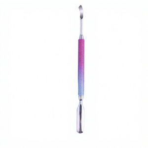 Pousse-cuticules carré professionnel en acier inoxydable, finition polie, léger et durable, avec poignée antidérapante, double usage - Product Image 1