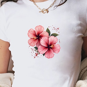 เสื้อยืดพิมพ์ลายดอกชบาสีชมพูสำหรับผู้หญิง Y2K ทรงเข้ารูปแขนสั้น - Product Image 3