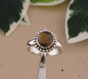 Bague Chevalière Classique pour Femme en Argent Sterling 925 avec Pierre Naturelle Œil de Tigre Rond, Pierre de Protection, Bijou Marron Véritable, Vente en Gros - Product Image 1