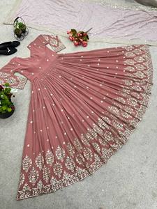 Conjunto de Vestido Anarkali de Diseñador con Dupatta, Georgette Sintético Pesado con Bordado y Lentejuelas, Mangas Largas, 49 Pulgadas de Largo - Product Image 6