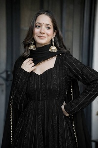 ชุดเดรสยาวแบบ Anarkali สำหรับผู้หญิง ดีไซน์เนอร์ แบรนด์ดัง ทรงปกติ แห้งเร็ว พร้อมผ้าคลุมไหล่ สำหรับใส่ในวันอีดและงานปาร์ตี้ ใช้ได้ทุกฤดู - Product Image 2