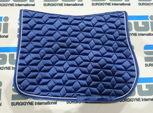 Tapis de selle en velours bleu confortable pour le dressage, personnalisable, disponible dans toutes les couleurs et tailles, produits d'équitation. - Product Image 3