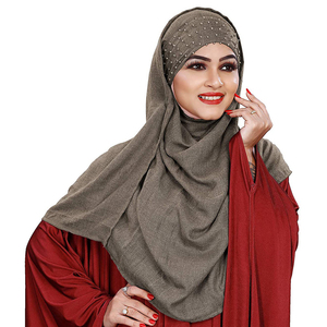 Voile en Soie Extensible Imprimé Numérique pour Femmes Musulmanes – Vente en Gros, Respirant, Prix Abordable, Personnalisable, Toutes Saisons - Product Image 4