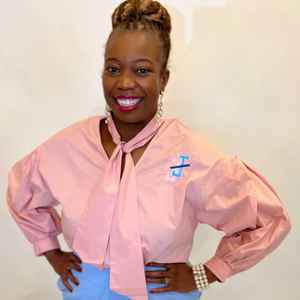 Blusa de Mujer con Cuello en V y Lazo, Camisa de Oficina Rosa de Manga Larga Jack and Jill, Top Casual de Moda con Logotipo Bordado al por Mayor - Product Image 6