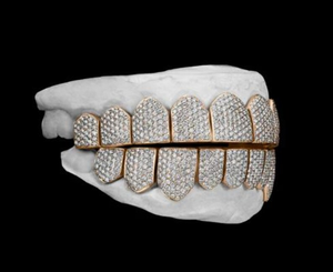 Grillz en argent sterling 925 et moissanite faits à la main, bijoux dentaires personnalisés pour un style hip-hop moderne et tendance - Product Image 1
