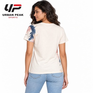 Camiseta refinada para mujer con tejido de algodón compacto, manga corta, proporciones equilibradas y construcción elegante para uso casual. - Product Image 5