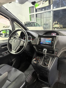 Toyota Voxy Van 2022 Usada, Transmisión Automática, Interior Oscuro, Asientos de Cuero, Neumáticos R17, Gasolina, Volante a la Izquierda, 7 Asientos - Product Image 5