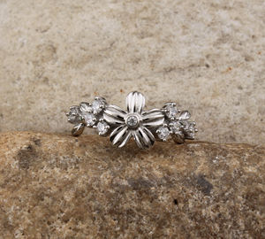 แหวนเงินแท้ 925 ประดับเพชร CZ ดีไซน์เรียบง่าย สไตล์คลาสสิก สามารถสวมซ้อนกันได้ เหมาะสำหรับผู้หญิงใส่ในชีวิตประจำวัน - Product Image 2