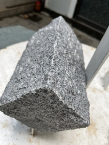 Piedra de Pavimento Rústica y Duradera de Granito Gris y Negro Flameado de Vietnam para Estacionamiento de Villas, Entradas de Autos y Pisos Exteriores - Product Image 2