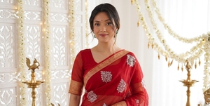 <b>Red</b> <b>Silk</b> Saree With Gold Border And Floral Embroidery For Wedding Occasion Women Traditional Indian Wear - Product Image 3