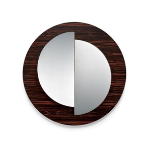 Espejo de pared ovalado moderno con marco de madera y detalles en latón, diseño decorativo para interiores - Product Image 5