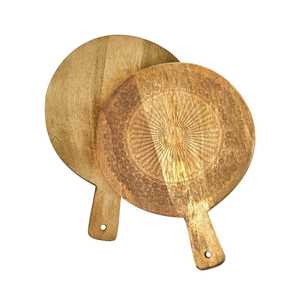 Planche à découper en bois élégante, finition premium, pour la cuisine, la salle à manger, la préparation et le service des aliments - Product Image 4