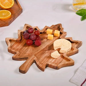 Assiette de service en bois en forme de feuille, plateau poli de style nordique, écologique, pour fête, fait main, en bois massif brun naturel - Product Image 5