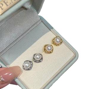 Boucles d'oreilles en argent pur S925 de style multifacettes de Pearl Jewelry World, perles naturelles de 10-11 mm avec de légères imperfections - Product Image 4