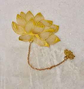 Marcapáginas Metálico Decorativo de Estilo Antiguo con Base Redonda de Mármol, Diseño Moderno, Gran Venta - Product Image 1