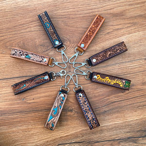 Porte-clés en cuir élégant sculpté à la main Porte-clés en cuir imprimé floral en relief Accessoires en cuir outillé Porte-clés mignons - Product Image 3