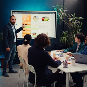 Systèmes de création de diapositives pour présentations UNIVENTURE Elite et cadres de narration visuelle stratégiques pour la croissance - Product Image 5