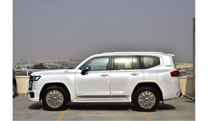 TOYOTA LAND CRUISER GCC 2022 GENERAL 300 VXR V6 PLATINUM - Product Image 3