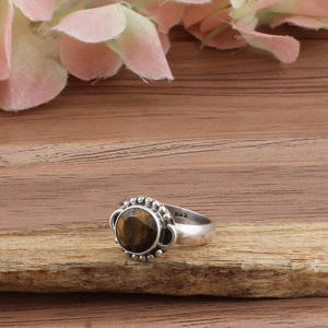 Bague signet artisanale en argent sterling 925 avec œil de tigre rond fait à la main, sertie de milgrain, jaune, pour homme et femme, pour les fêtes - Product Image 1