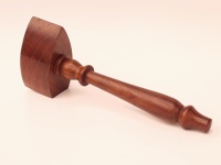 Marteau maçonnique en bois commun, outil de travail artisanal, offrant des années de plaisir, souvent apportant une touche unique par AYAANS