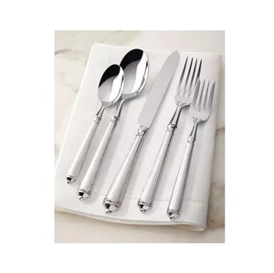 Couverts en acier inoxydable de qualité supérieure, conçus pour simplifier la préparation des repas grâce à une construction robuste et une utilisation à long terme. - Product Image 3