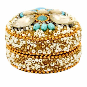 Boîte à bibelots en velours avec pierre blanche, petite boîte à bijoux souvenir pour bureau, étagère ou entrée - Product Image 3