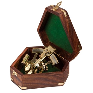 Sextant artisanal indien en laiton massif de haute qualité, finition de qualité supérieure, avec boîte en bois pour la décoration de la maison - Product Image 1