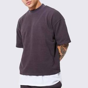 Camiseta de Manga Corta con Cuello Redondo Extra Grande para Hombre, Color Sólido, Ribete en Contraste, Tejido Jersey Informal, 100% Algodón, Negro - Product Image 2