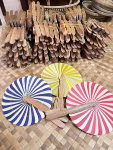 Éventail artisanal en feuilles de cocotier du Vietnam, tissé à la main, pour festivals et mariages - Product Image 1