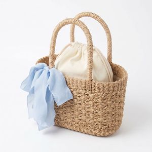 Sac fourre-tout en paille tendance, tissage texturé, poignées supérieures, doublure intérieure en tissu doux, cordon de serrage, décoration élégante avec nœud en ruban bleu clair - Product Image 1