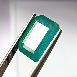 Émeraude naturelle zambienne de 12,80 carats, vert émeraude, facettée, taille émeraude, pierre précieuse pour la fabrication de bijoux - Product Image 5