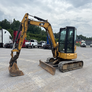 Mini-excavatrice sur chenilles polyvalente 305E2 CR modèle 2015 pour travaux d'aménagement paysager et de terrassement - Product Image 1