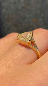 Anillo de compromiso elegante con diamante de corte escudo de 3.02 quilates cultivado en laboratorio para mujer, anillo de propuesta de matrimonio de oro macizo de 14 quilates para amantes - Product Image 6